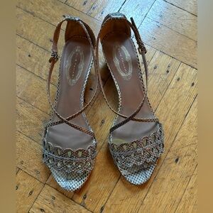 Elie Tahari snakeskin pattern leather Sandals size 9 EUC